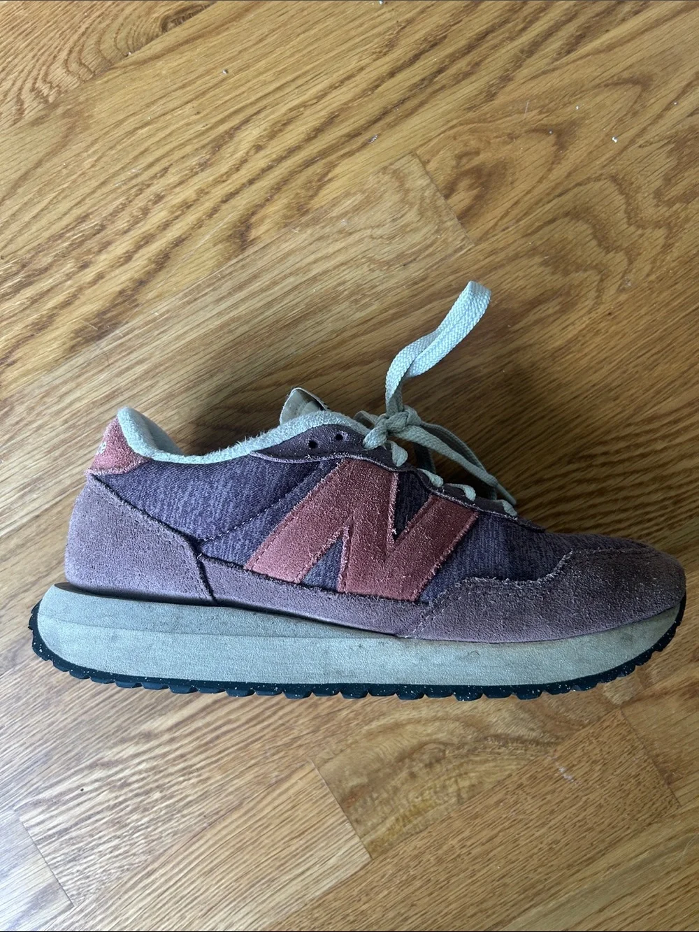 Maroon/red/mauve New Balance sneakers Size 8